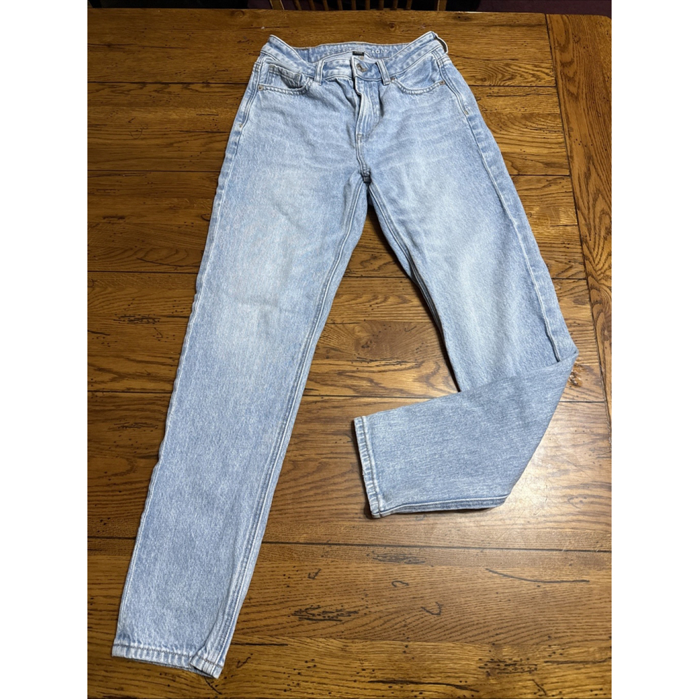 American Eagle women's Strigid Size 0 waist baggy straight jeansJ90